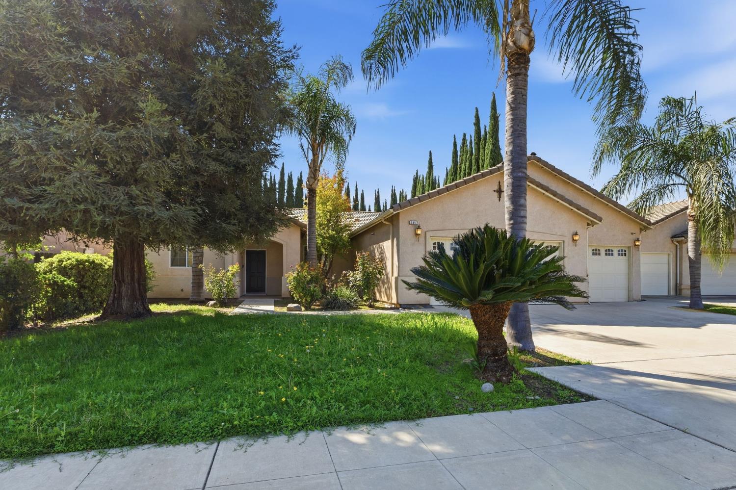 2317 E Lewis Ct, Fowler, CA 93625
