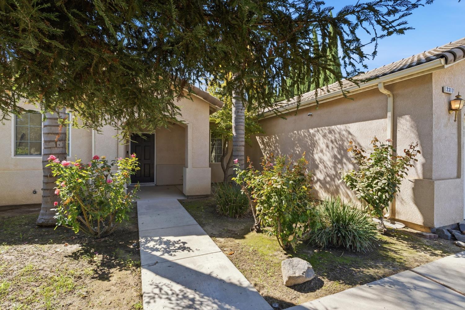2317 E Lewis Ct, Fowler, CA 93625
