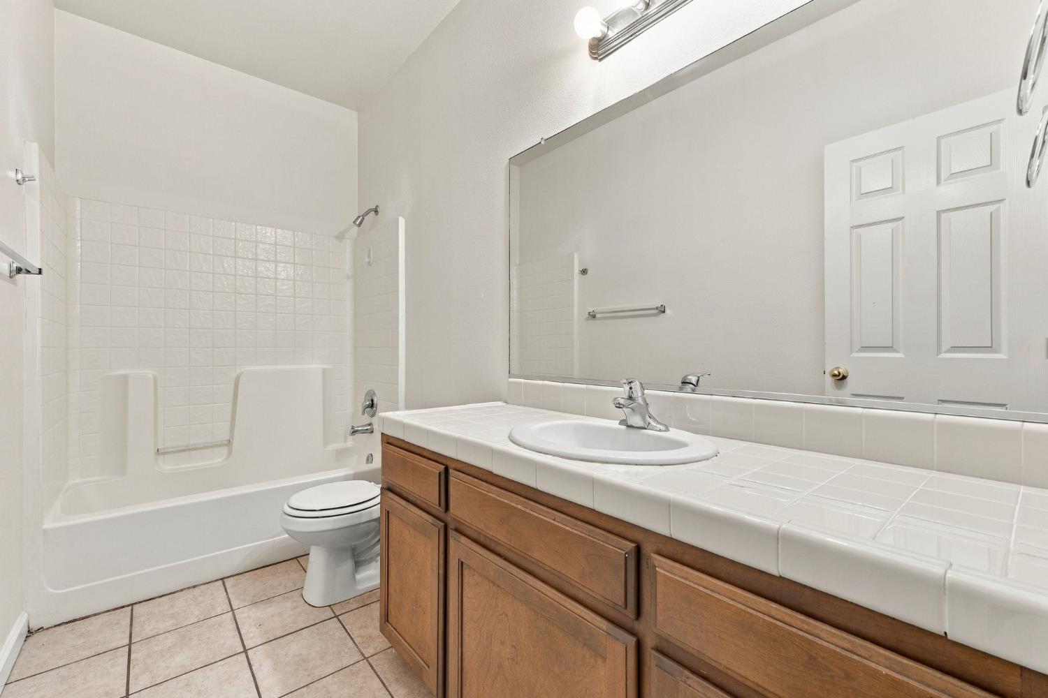 2317 E Lewis Ct, Fowler, CA 93625