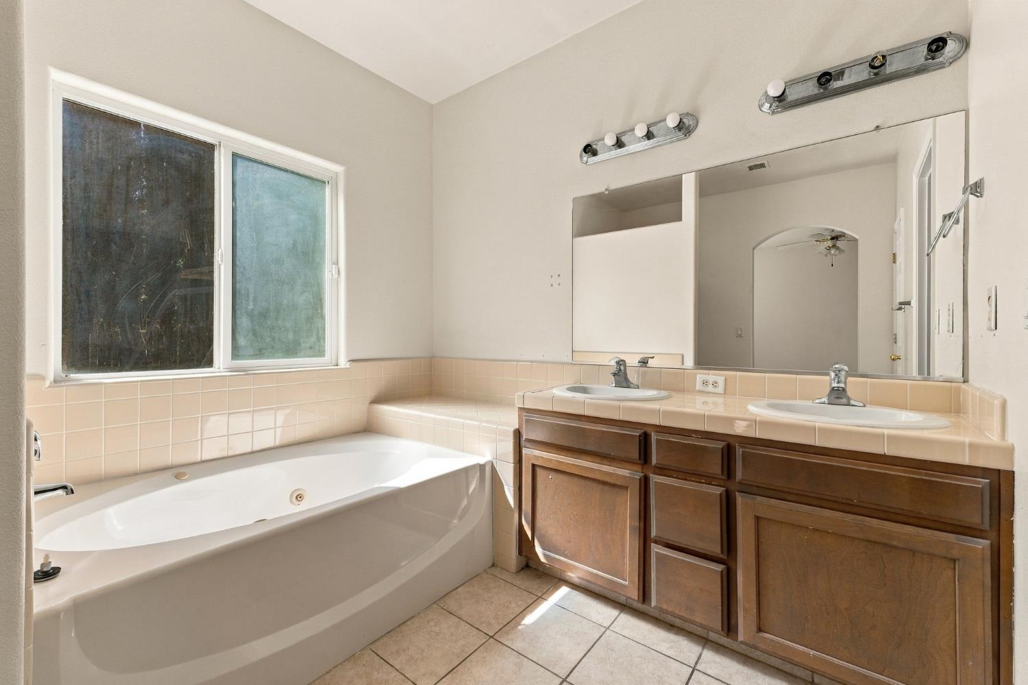 2317 E Lewis Ct, Fowler, CA 93625