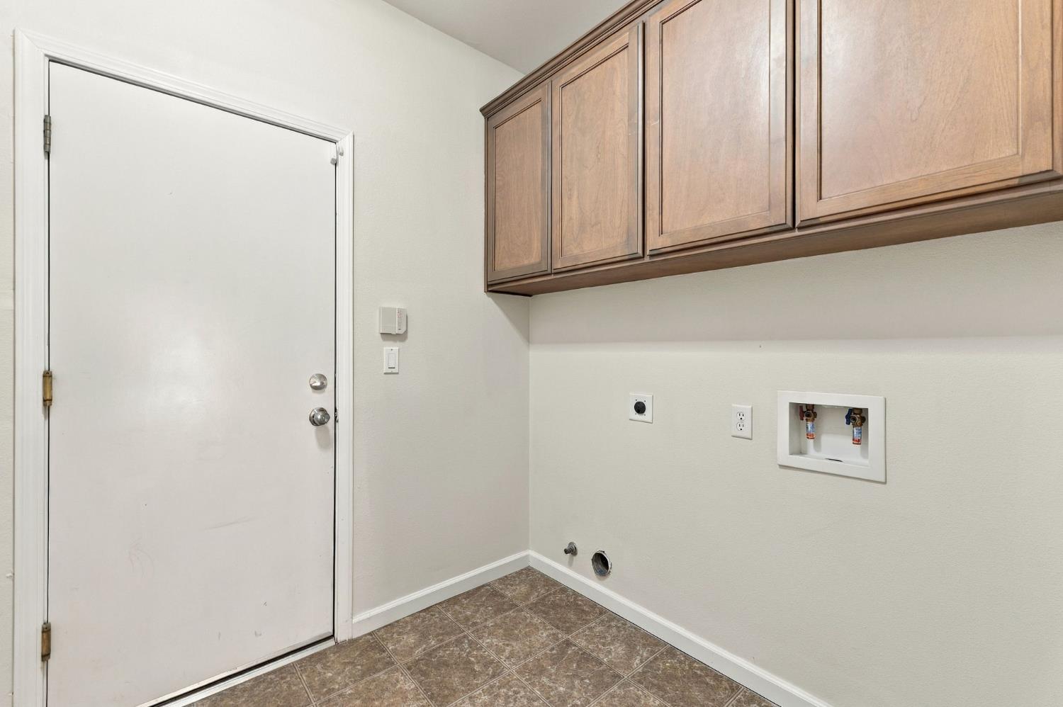 2317 E Lewis Ct, Fowler, CA 93625