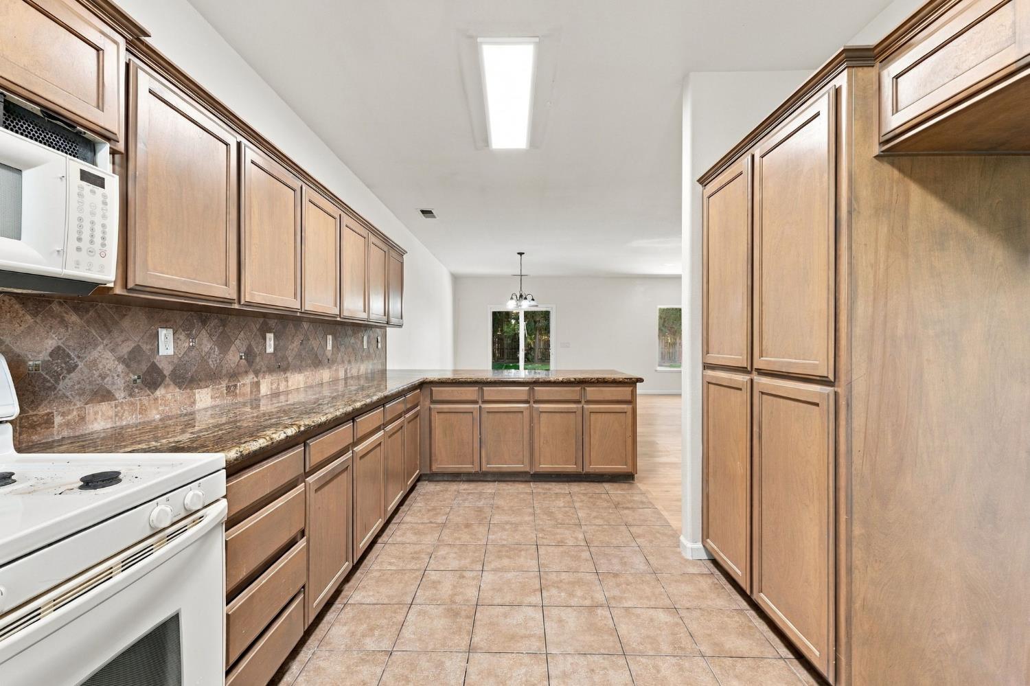2317 E Lewis Ct, Fowler, CA 93625