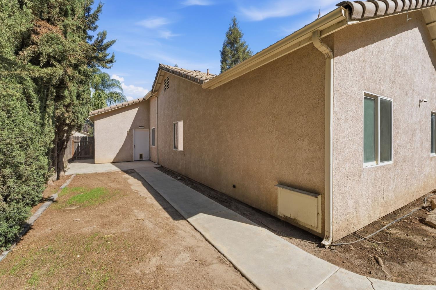2317 E Lewis Ct, Fowler, CA 93625
