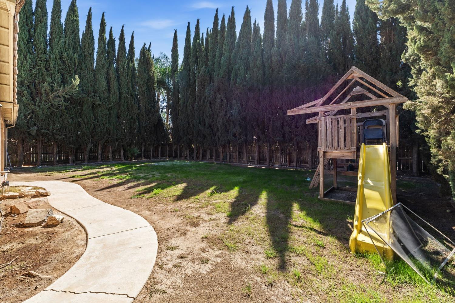 2317 E Lewis Ct, Fowler, CA 93625