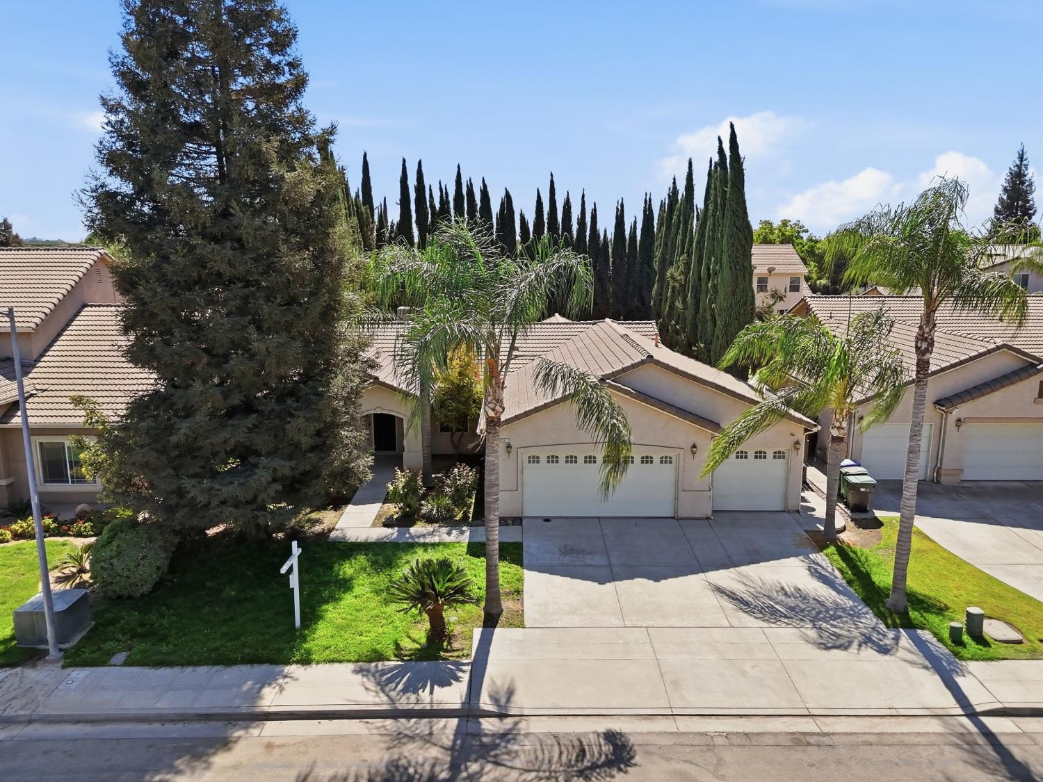 2317 E Lewis Ct, Fowler, CA 93625