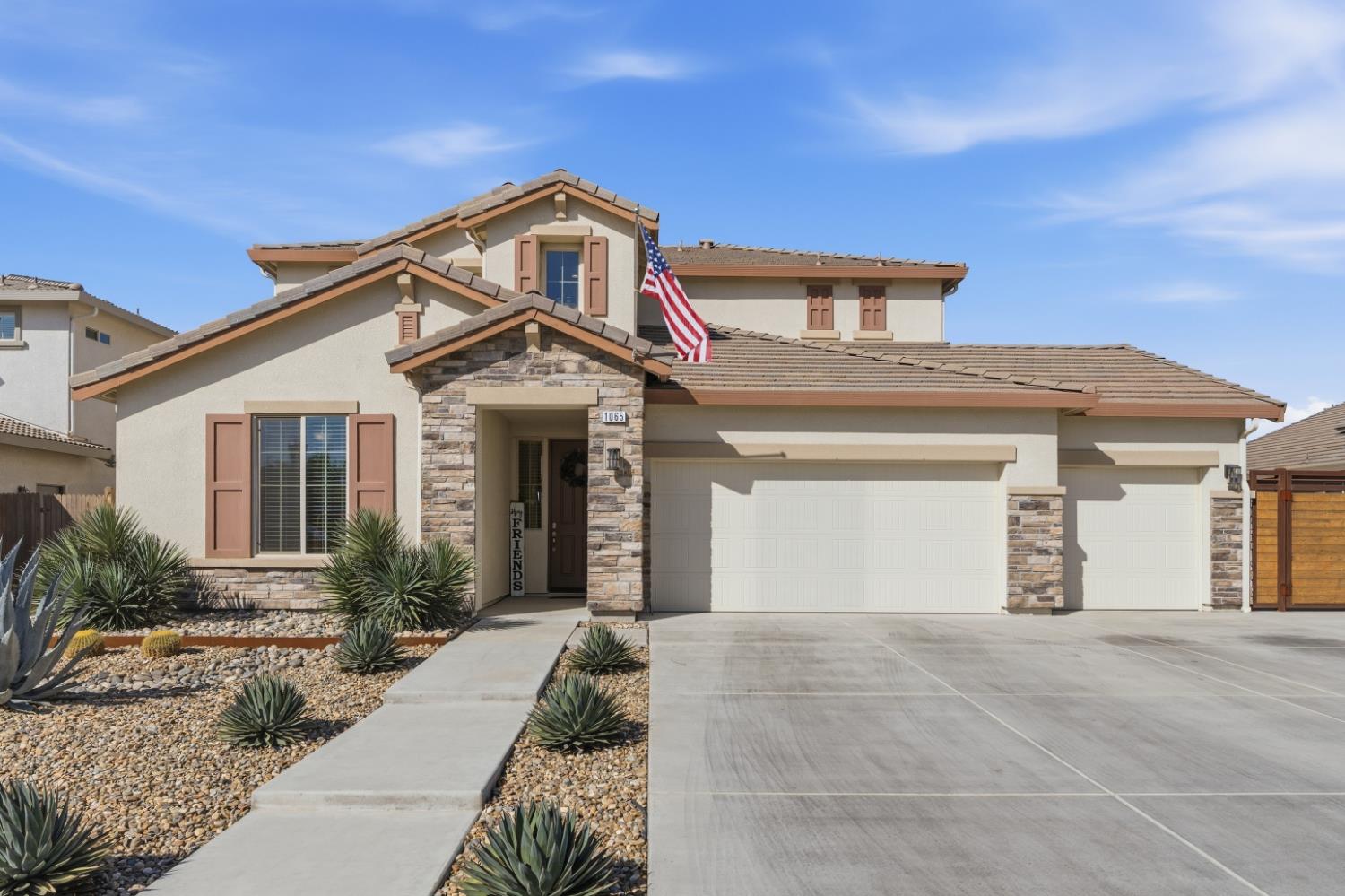 1065 Ridge Creek Estates Way, Dinuba, CA 93618