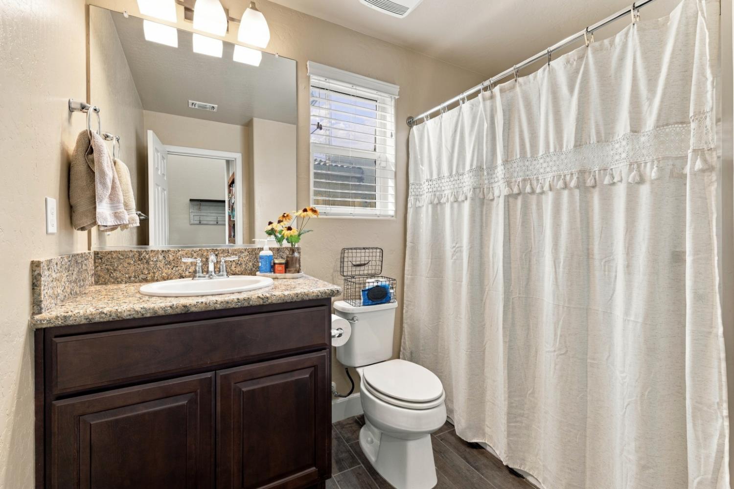 1065 Ridge Creek Estates Way, Dinuba, CA 93618