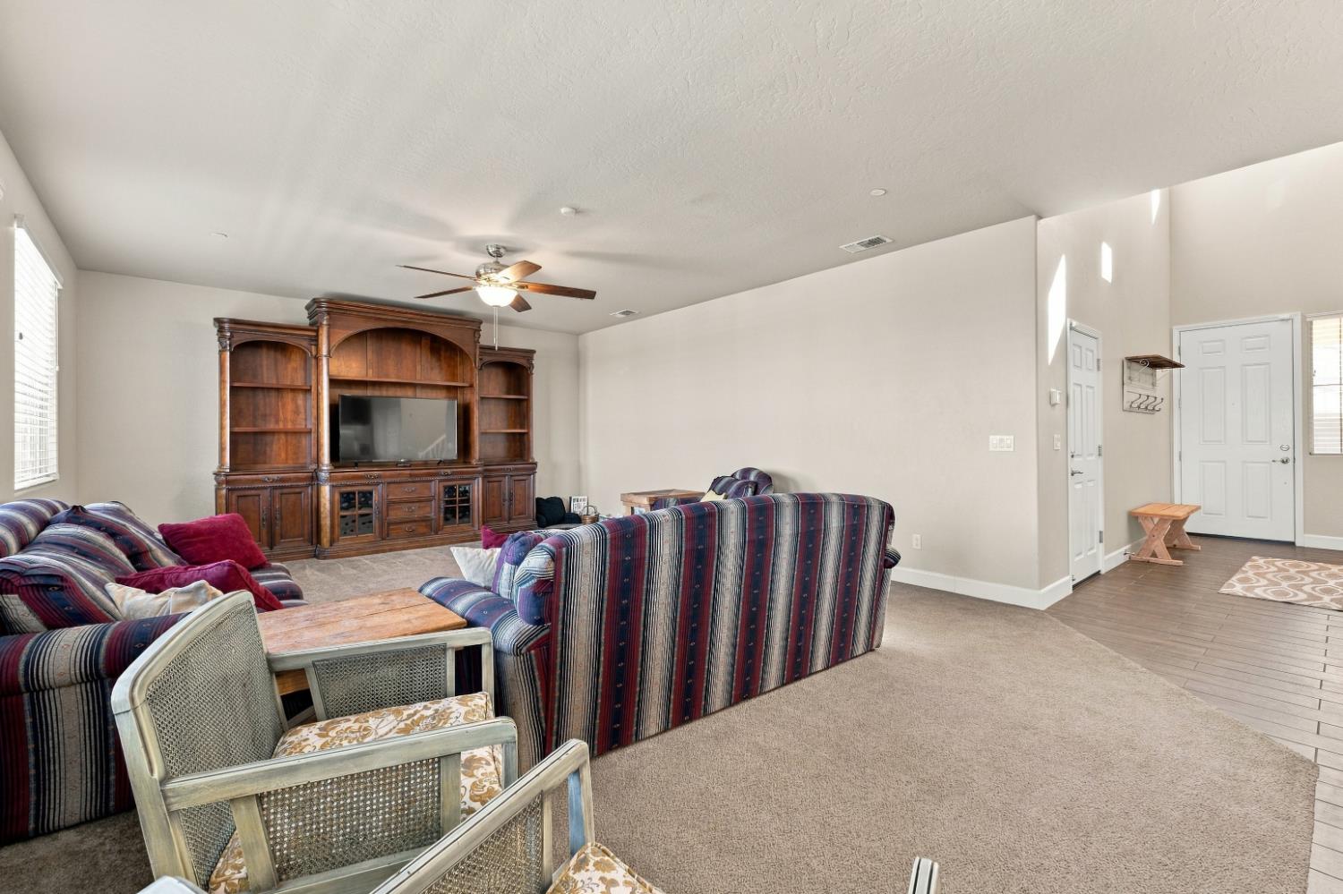 1065 Ridge Creek Estates Way, Dinuba, CA 93618