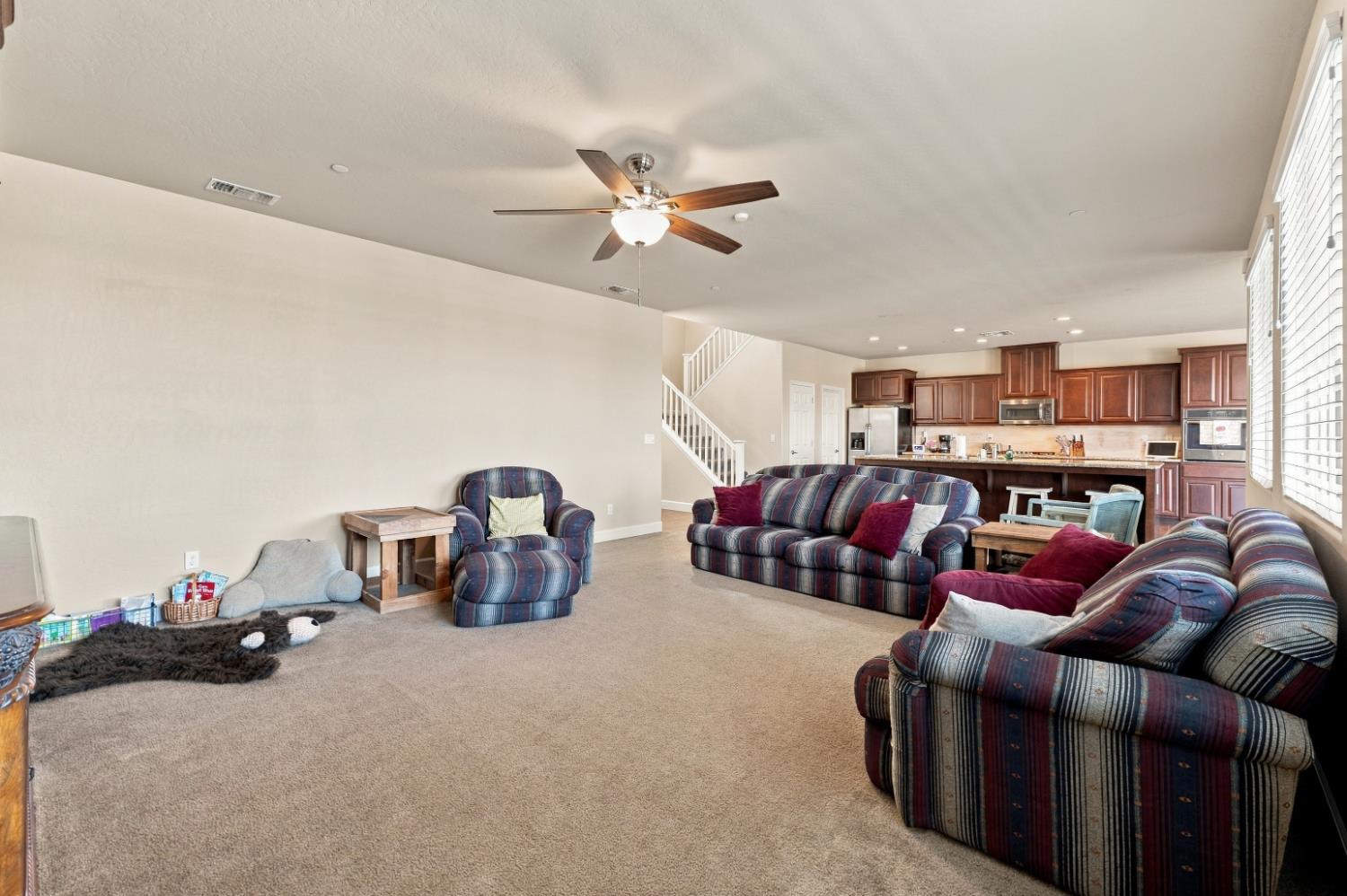 1065 Ridge Creek Estates Way, Dinuba, CA 93618