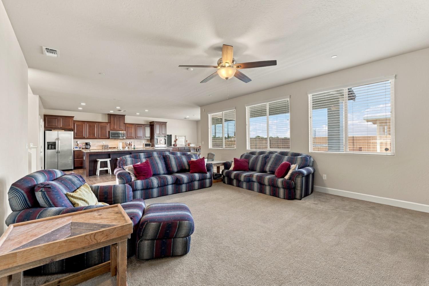 1065 Ridge Creek Estates Way, Dinuba, CA 93618