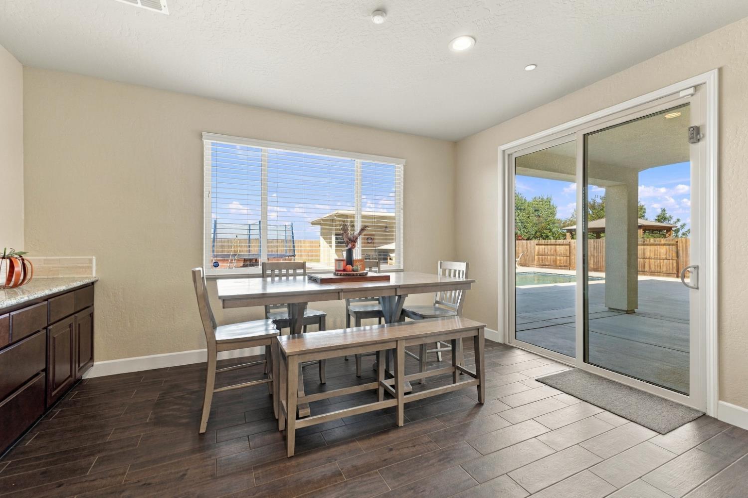 1065 Ridge Creek Estates Way, Dinuba, CA 93618
