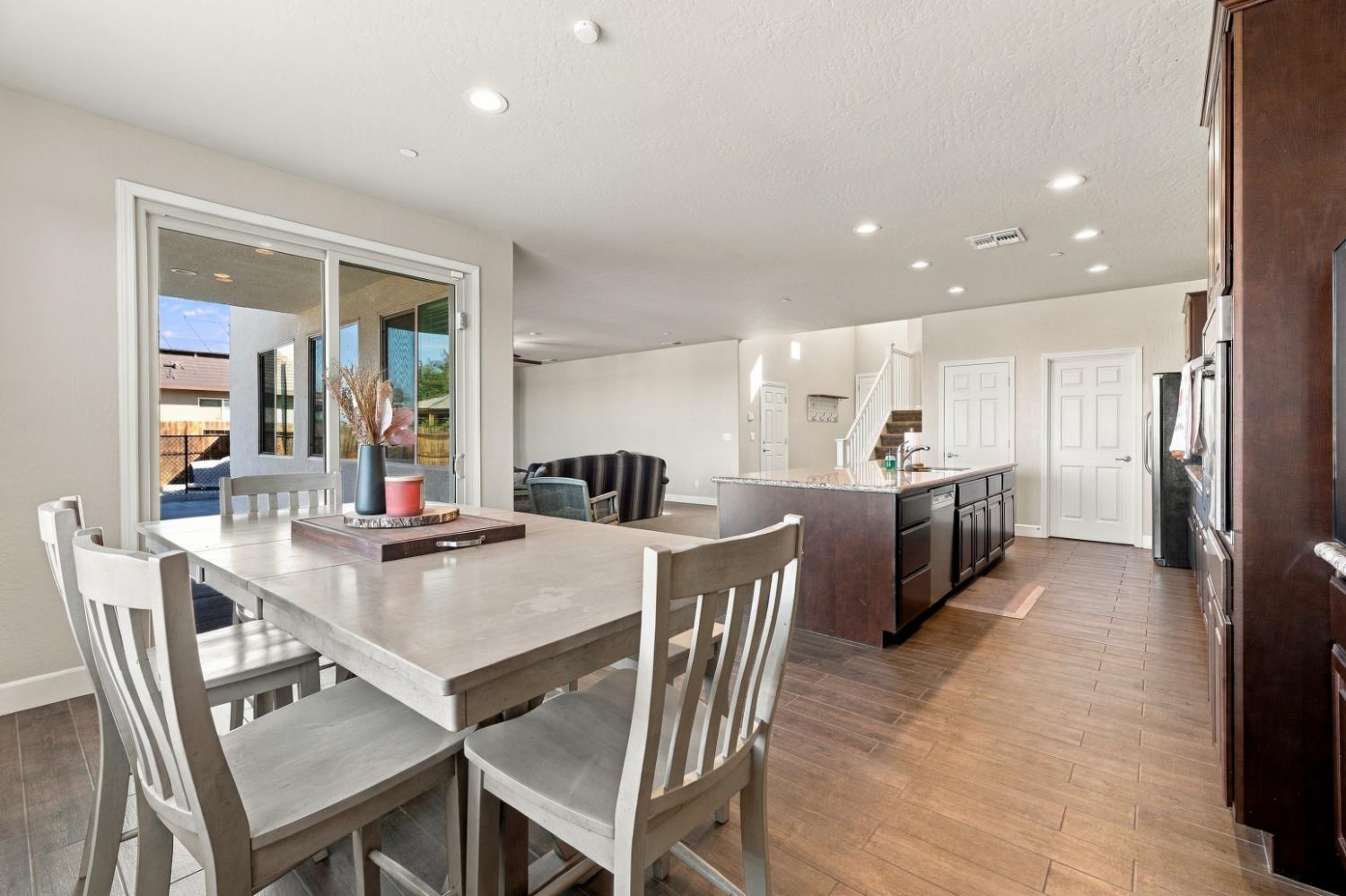 1065 Ridge Creek Estates Way, Dinuba, CA 93618