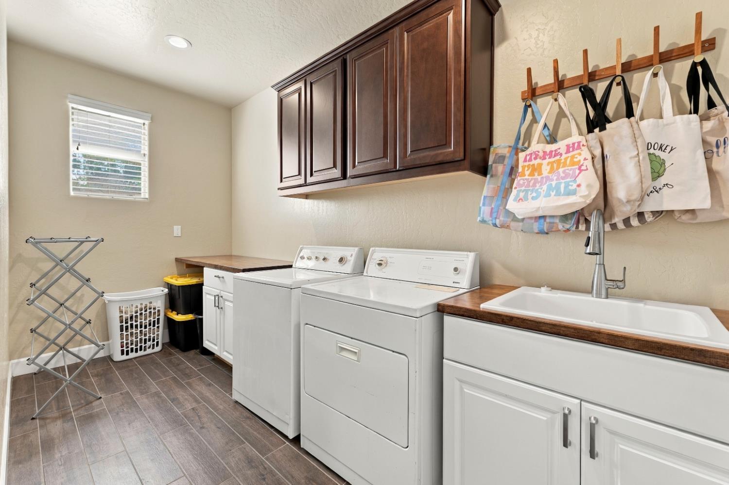 1065 Ridge Creek Estates Way, Dinuba, CA 93618
