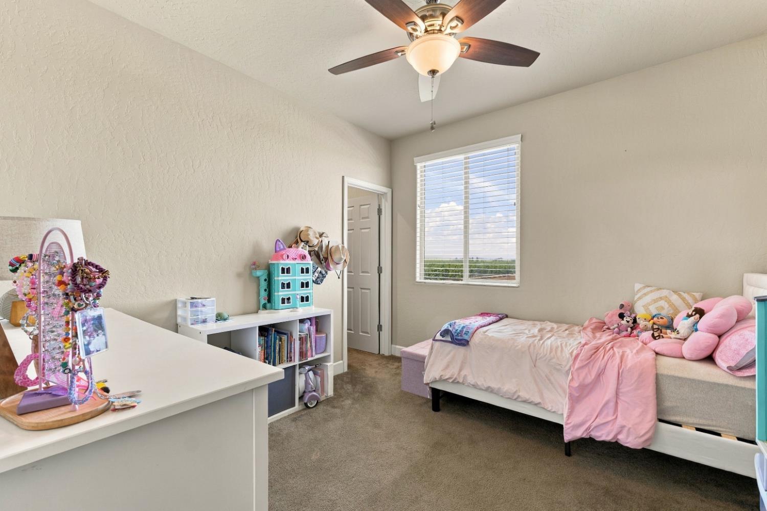 1065 Ridge Creek Estates Way, Dinuba, CA 93618