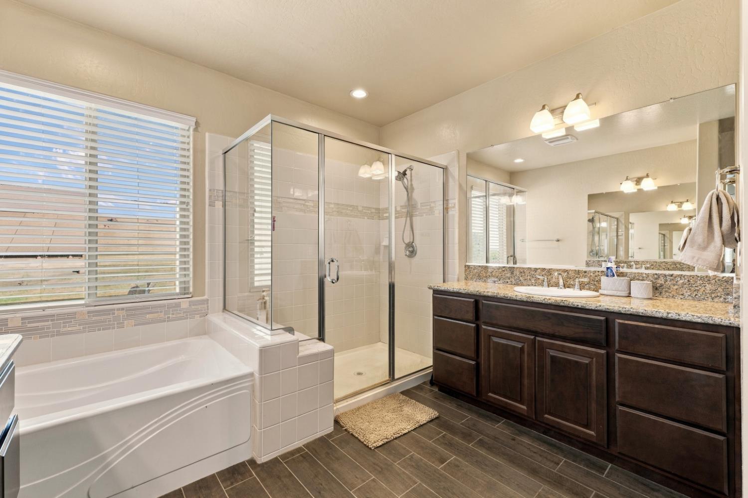 1065 Ridge Creek Estates Way, Dinuba, CA 93618
