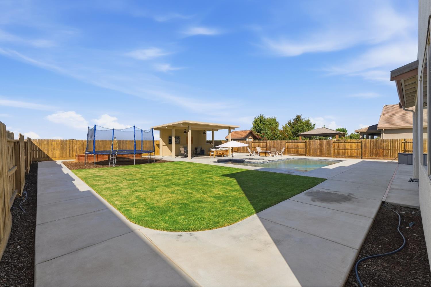 1065 Ridge Creek Estates Way, Dinuba, CA 93618