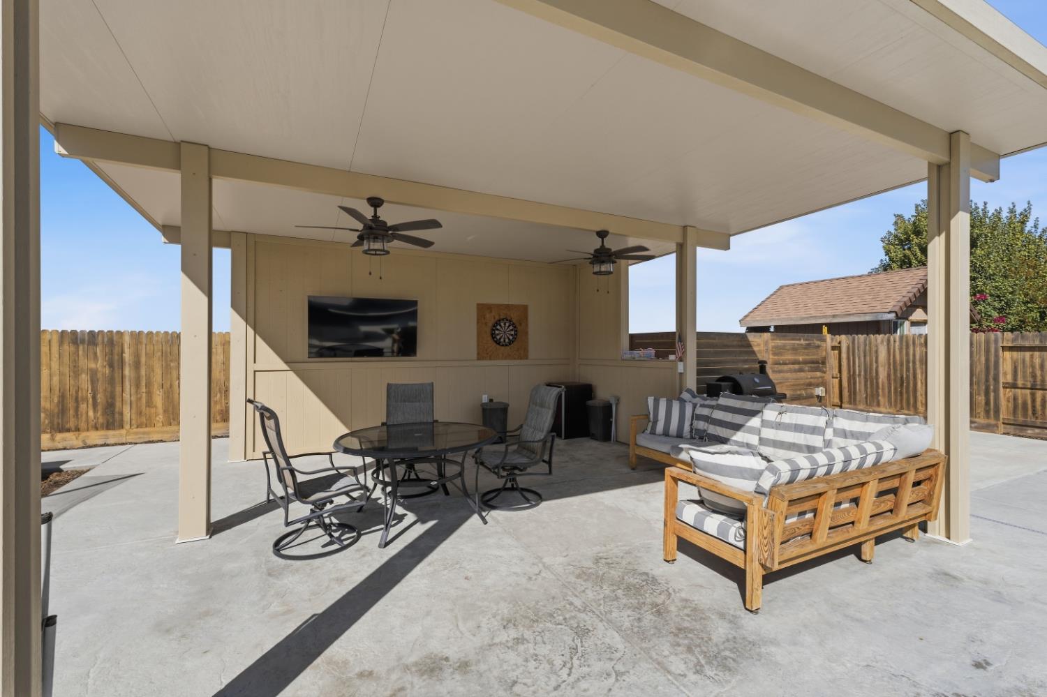 1065 Ridge Creek Estates Way, Dinuba, CA 93618