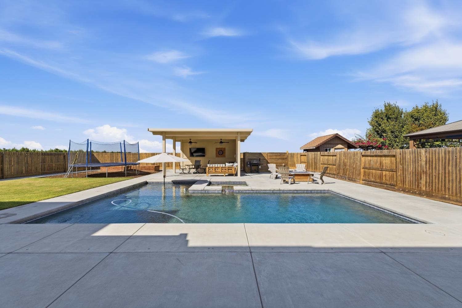 1065 Ridge Creek Estates Way, Dinuba, CA 93618