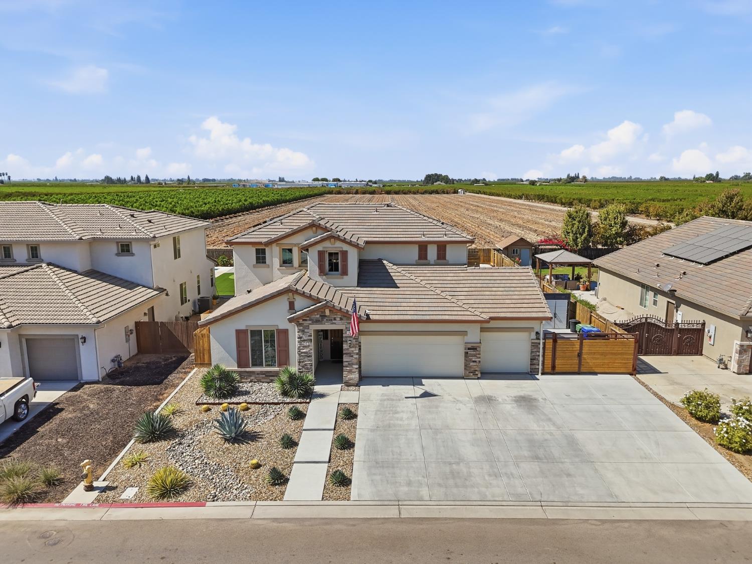 1065 Ridge Creek Estates Way, Dinuba, CA 93618