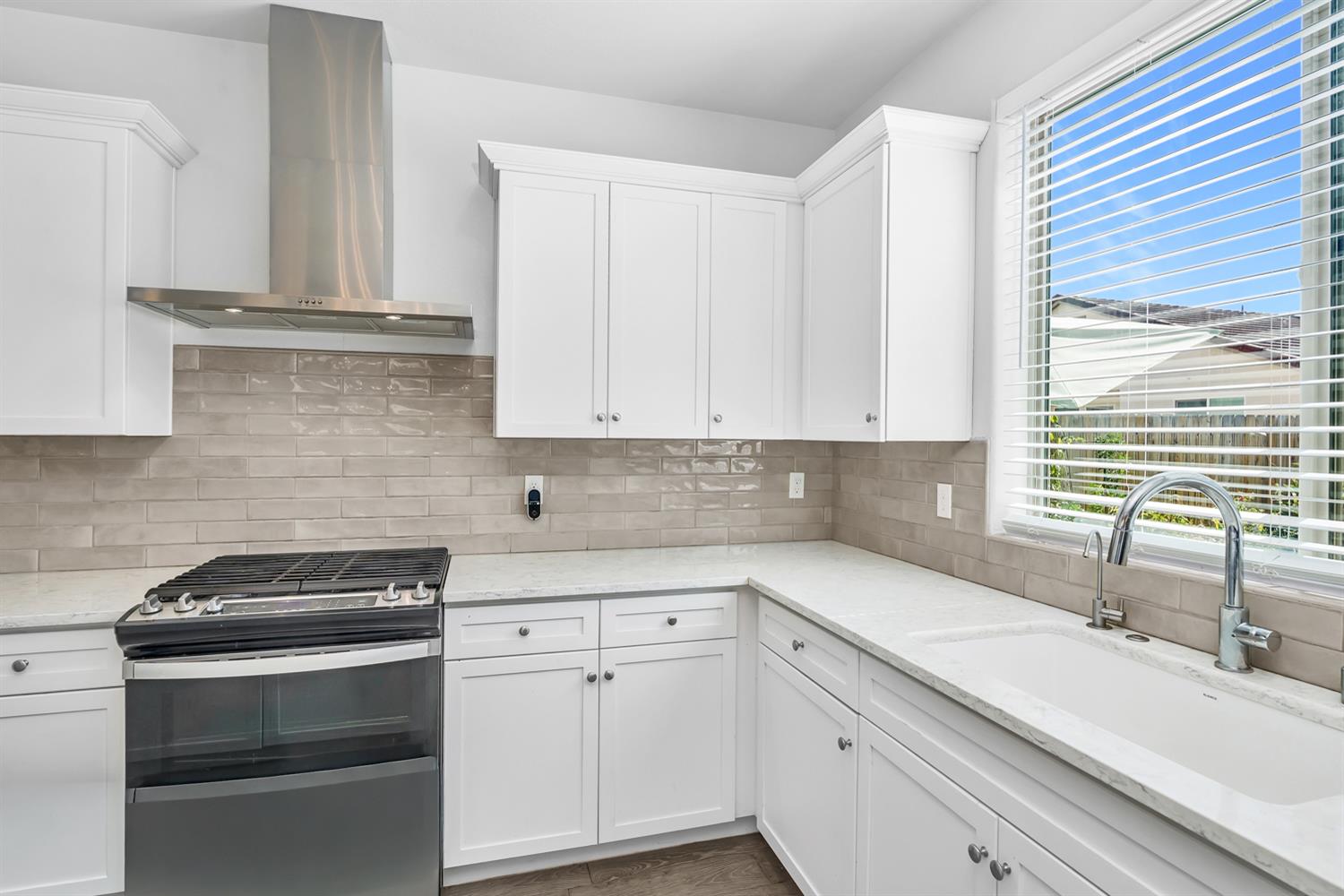 2433 E Rockwell Dr, Fresno, CA 93720