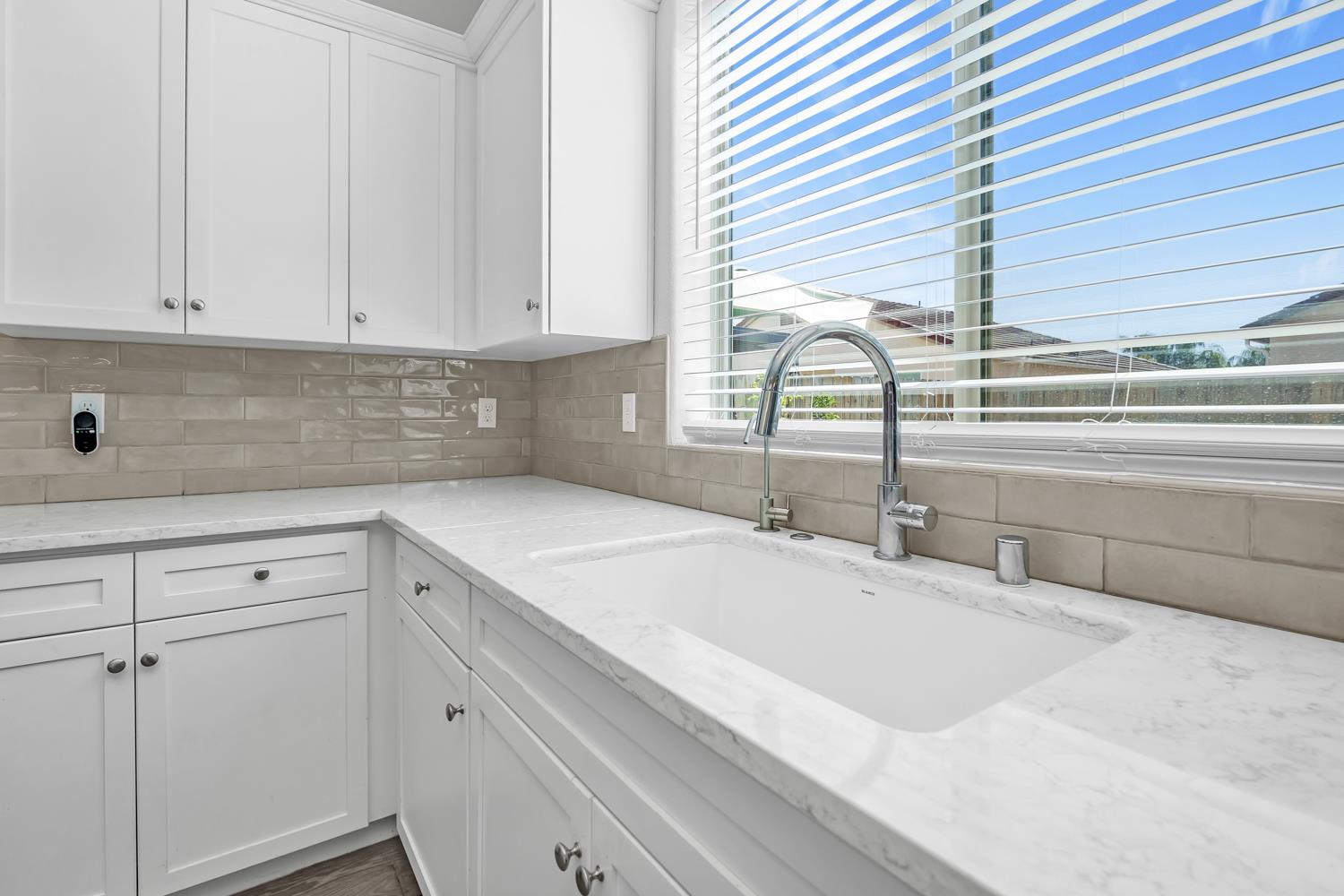 2433 E Rockwell Dr, Fresno, CA 93720