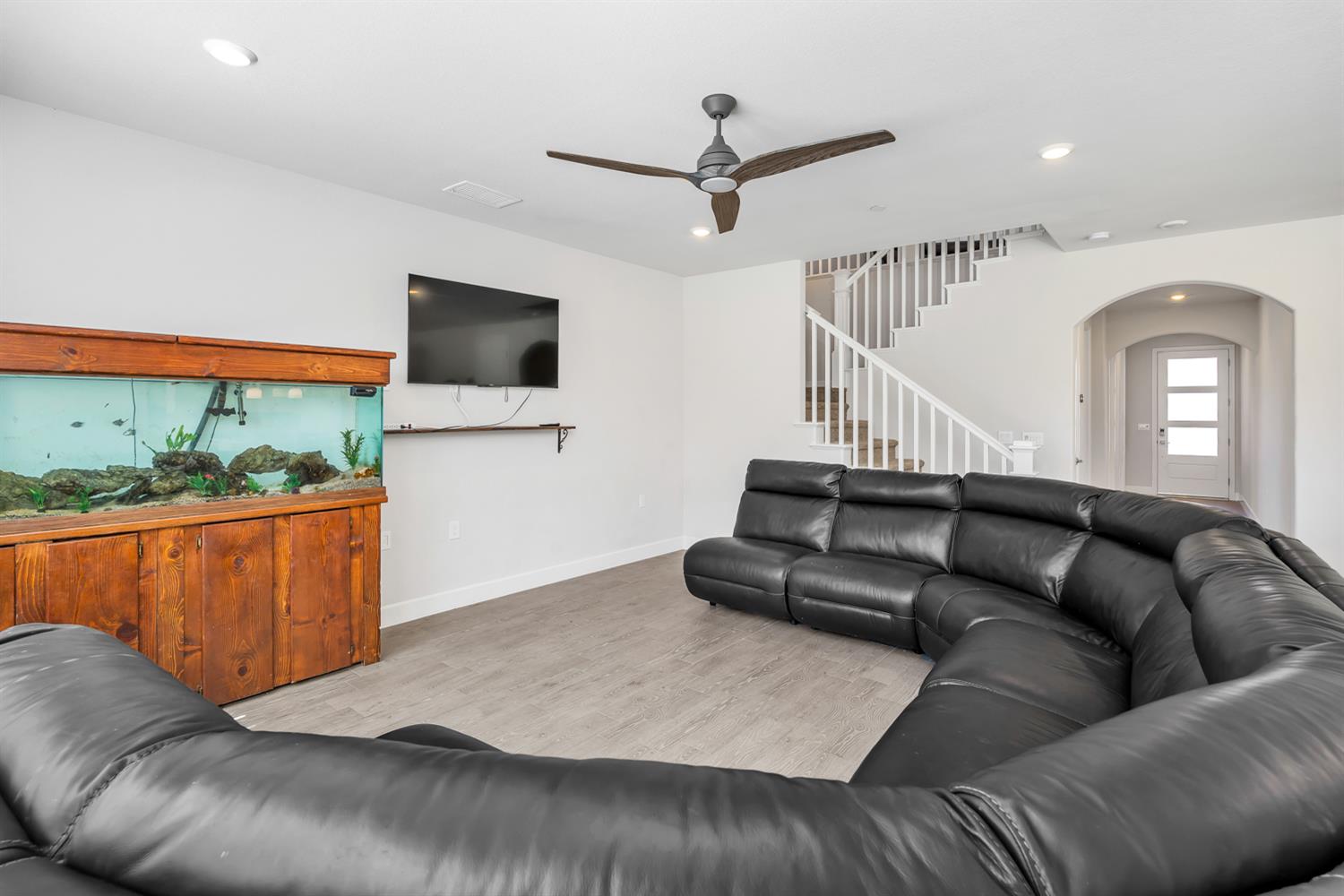 2433 E Rockwell Dr, Fresno, CA 93720