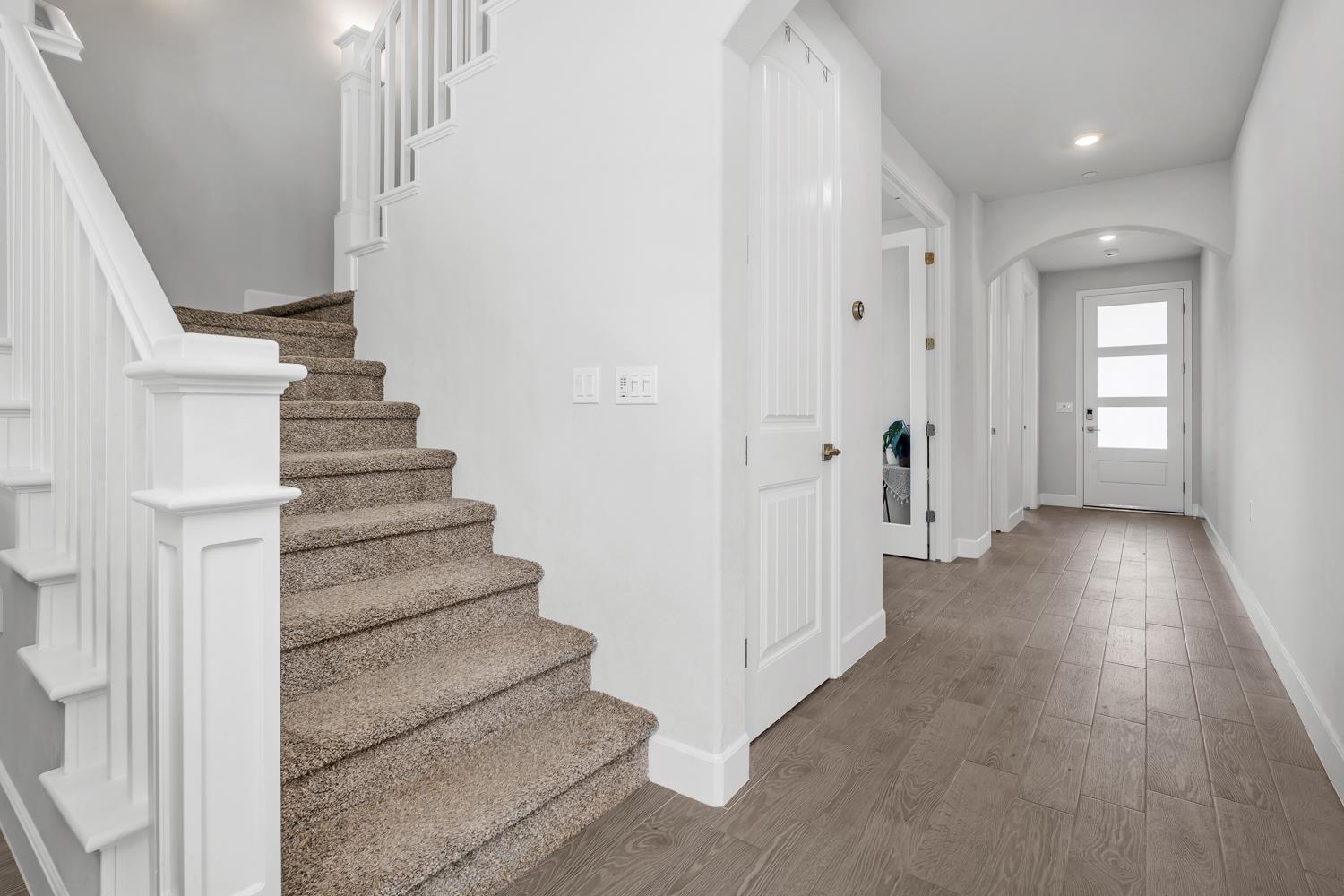 2433 E Rockwell Dr, Fresno, CA 93720