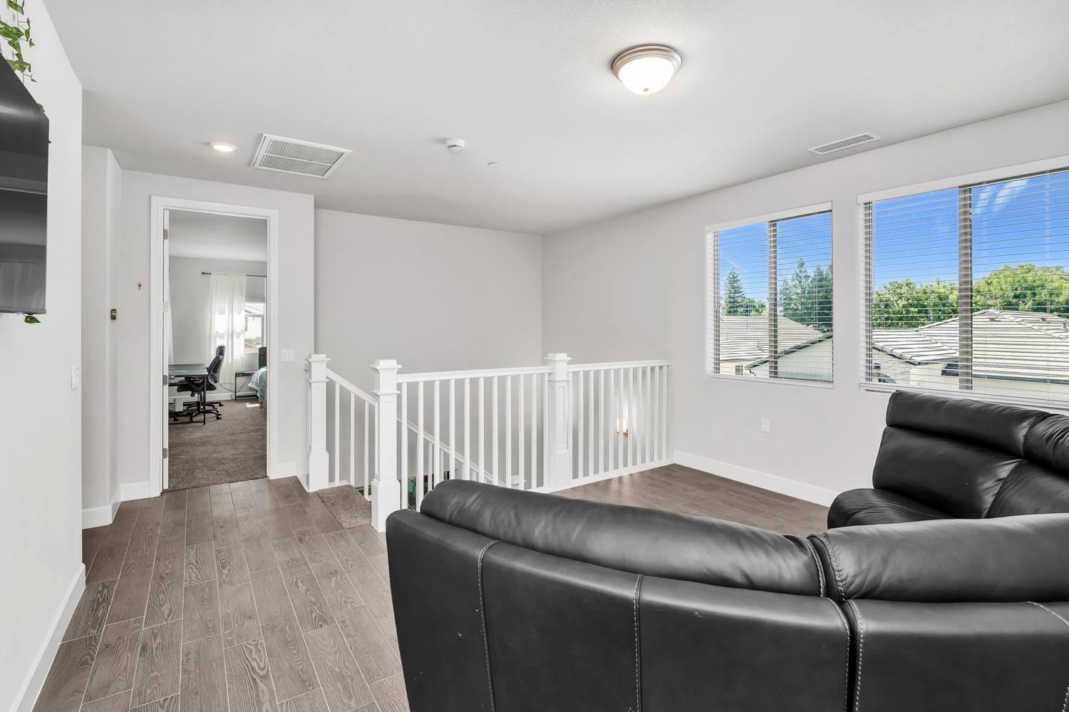 2433 E Rockwell Dr, Fresno, CA 93720