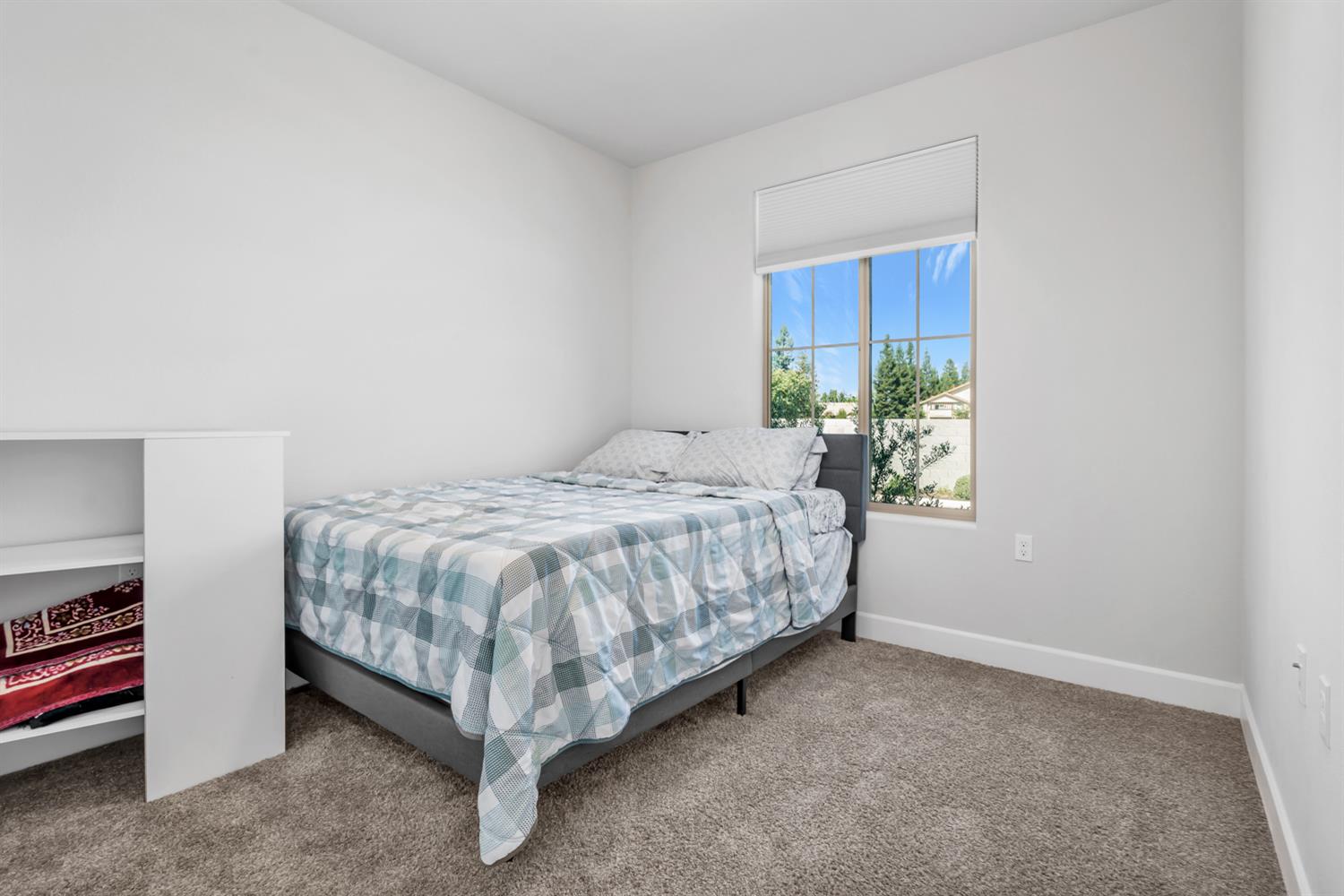 2433 E Rockwell Dr, Fresno, CA 93720