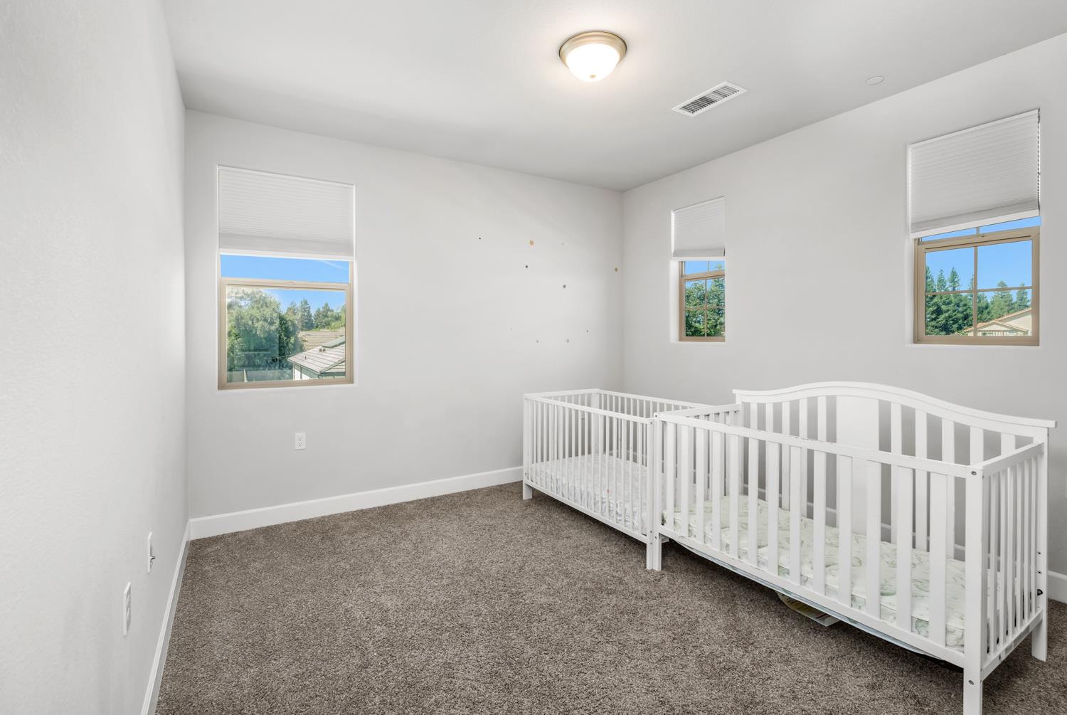 2433 E Rockwell Dr, Fresno, CA 93720