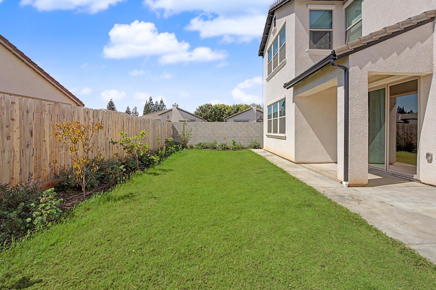 2433 E Rockwell Dr, Fresno, CA 93720