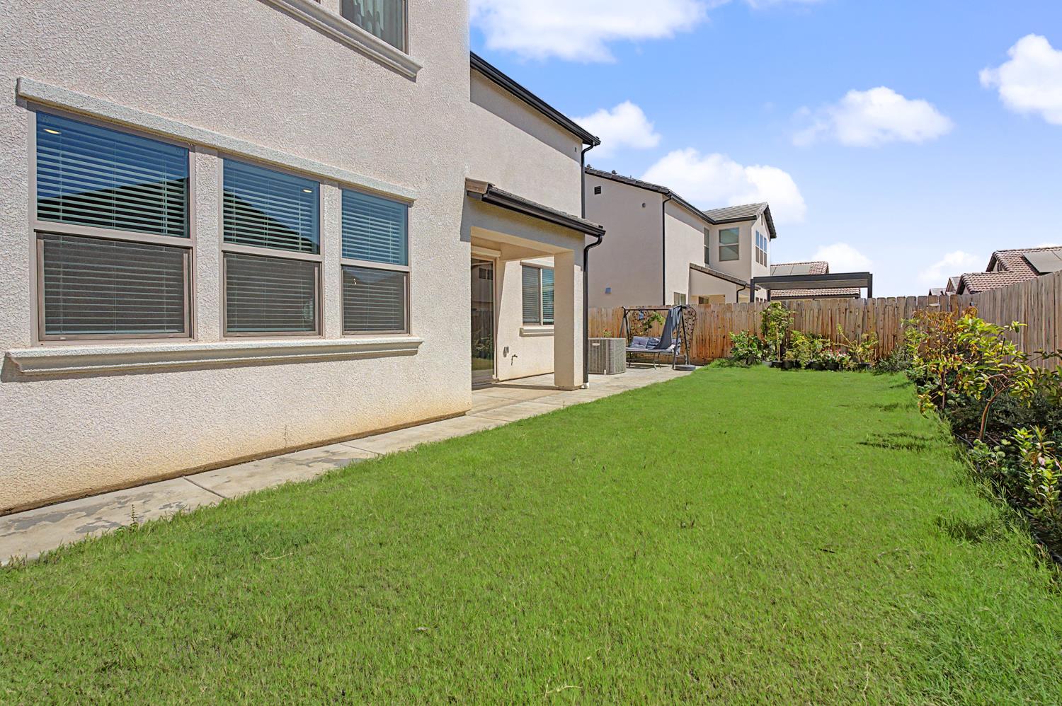 2433 E Rockwell Dr, Fresno, CA 93720