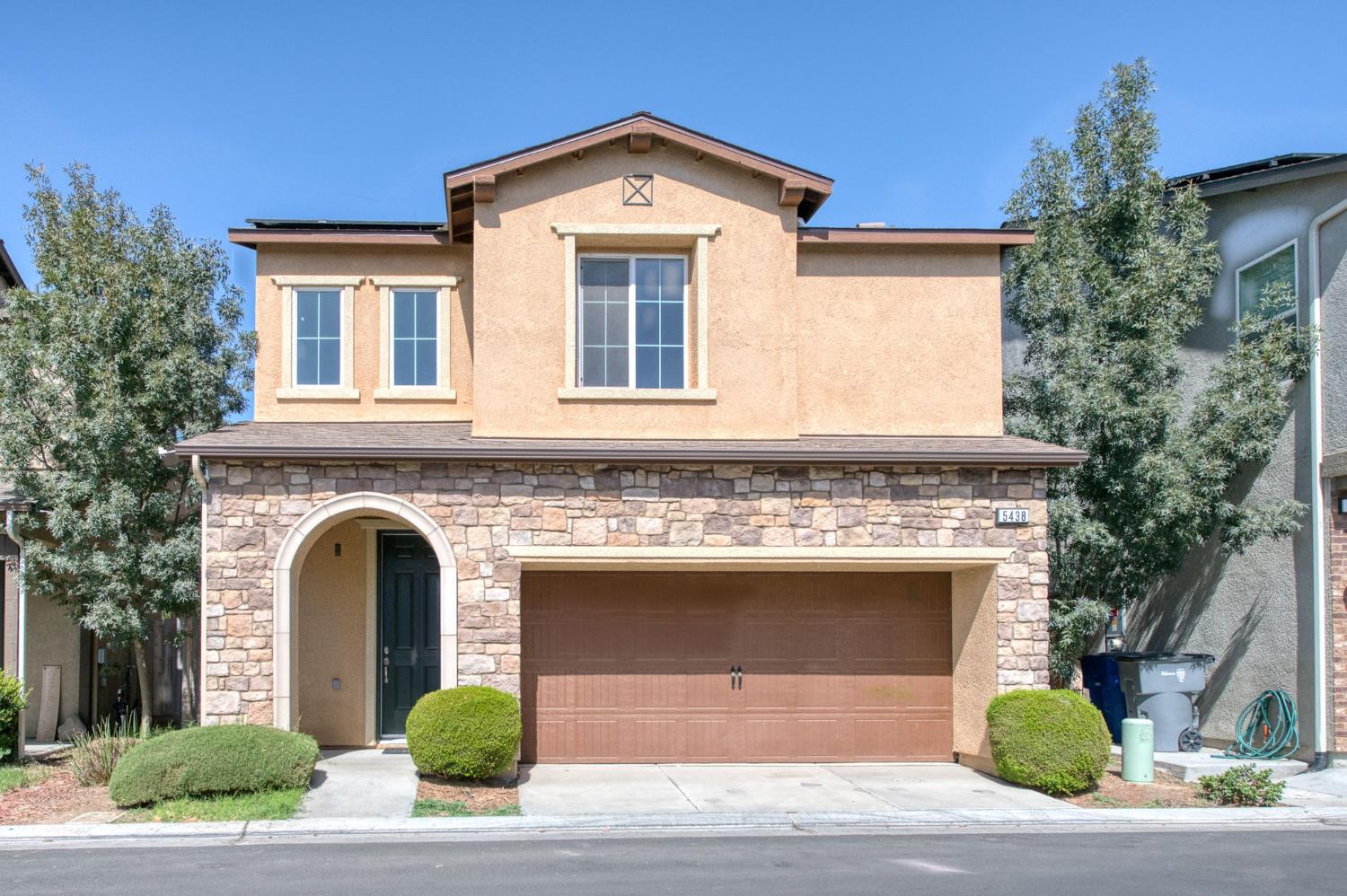 5438 W Santa Barbara Dr, Fresno, CA 93722