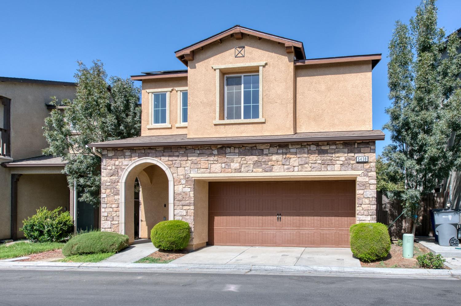 5438 W Santa Barbara Dr, Fresno, CA 93722