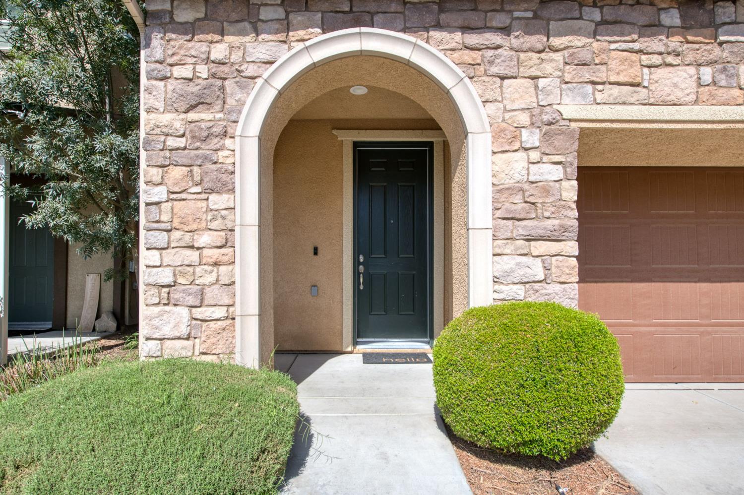 5438 W Santa Barbara Dr, Fresno, CA 93722