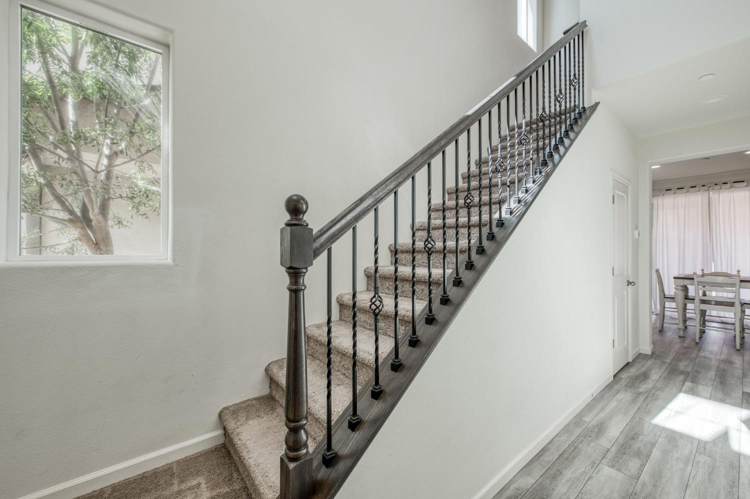5438 W Santa Barbara Dr, Fresno, CA 93722