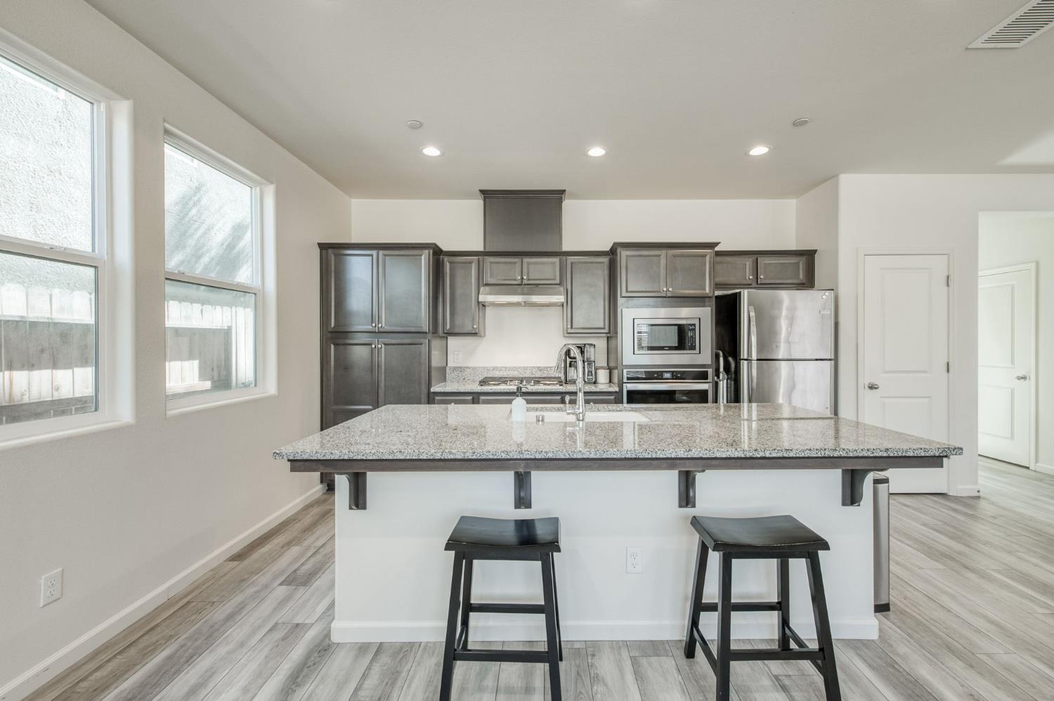 5438 W Santa Barbara Dr, Fresno, CA 93722