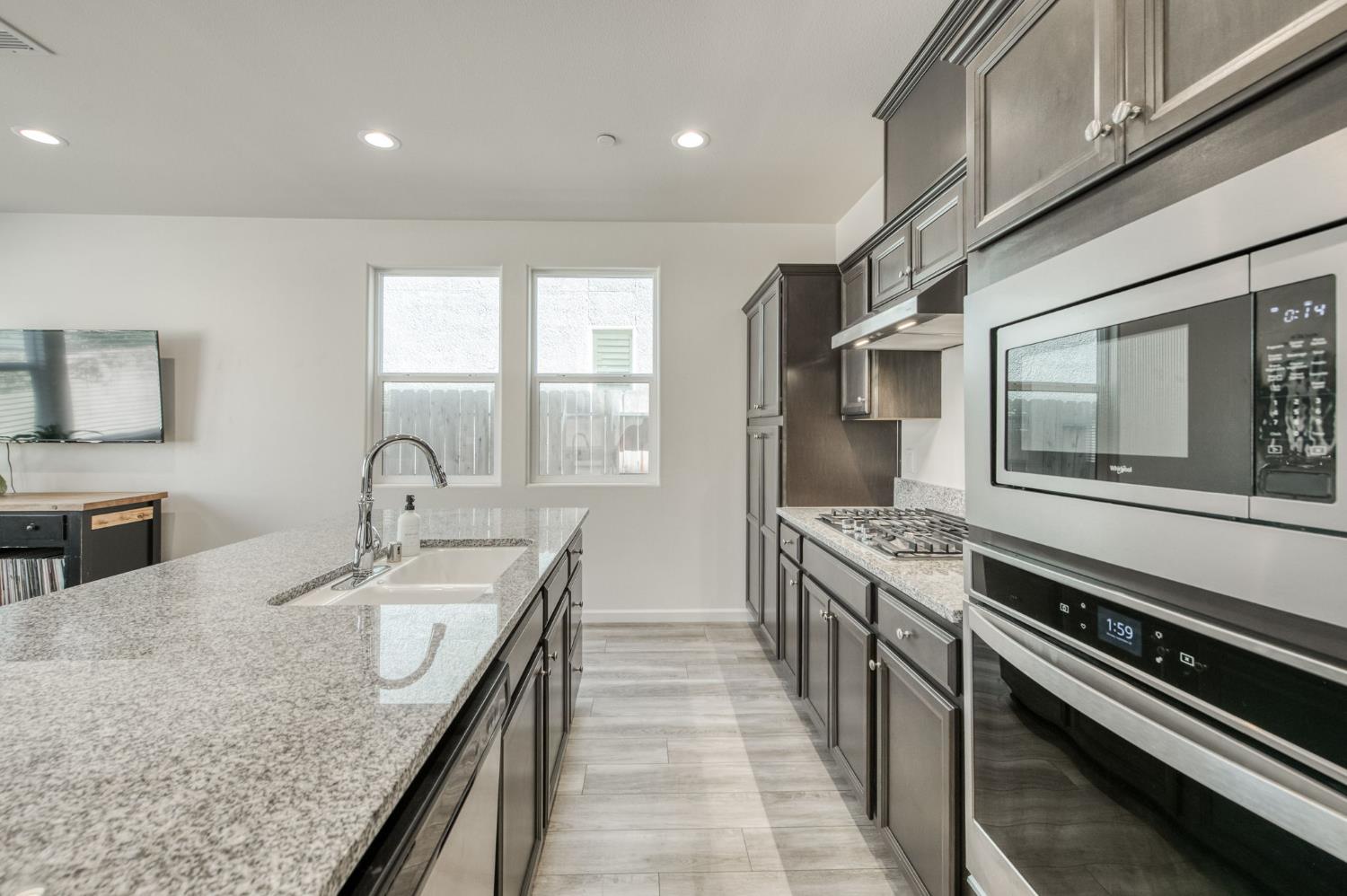 5438 W Santa Barbara Dr, Fresno, CA 93722