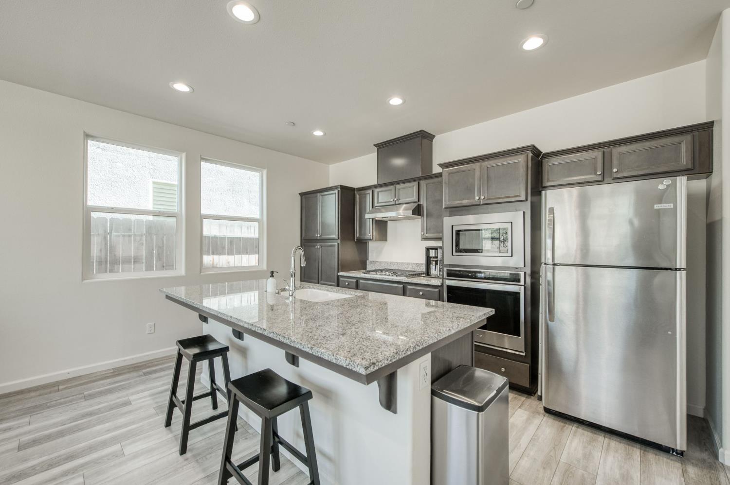 5438 W Santa Barbara Dr, Fresno, CA 93722