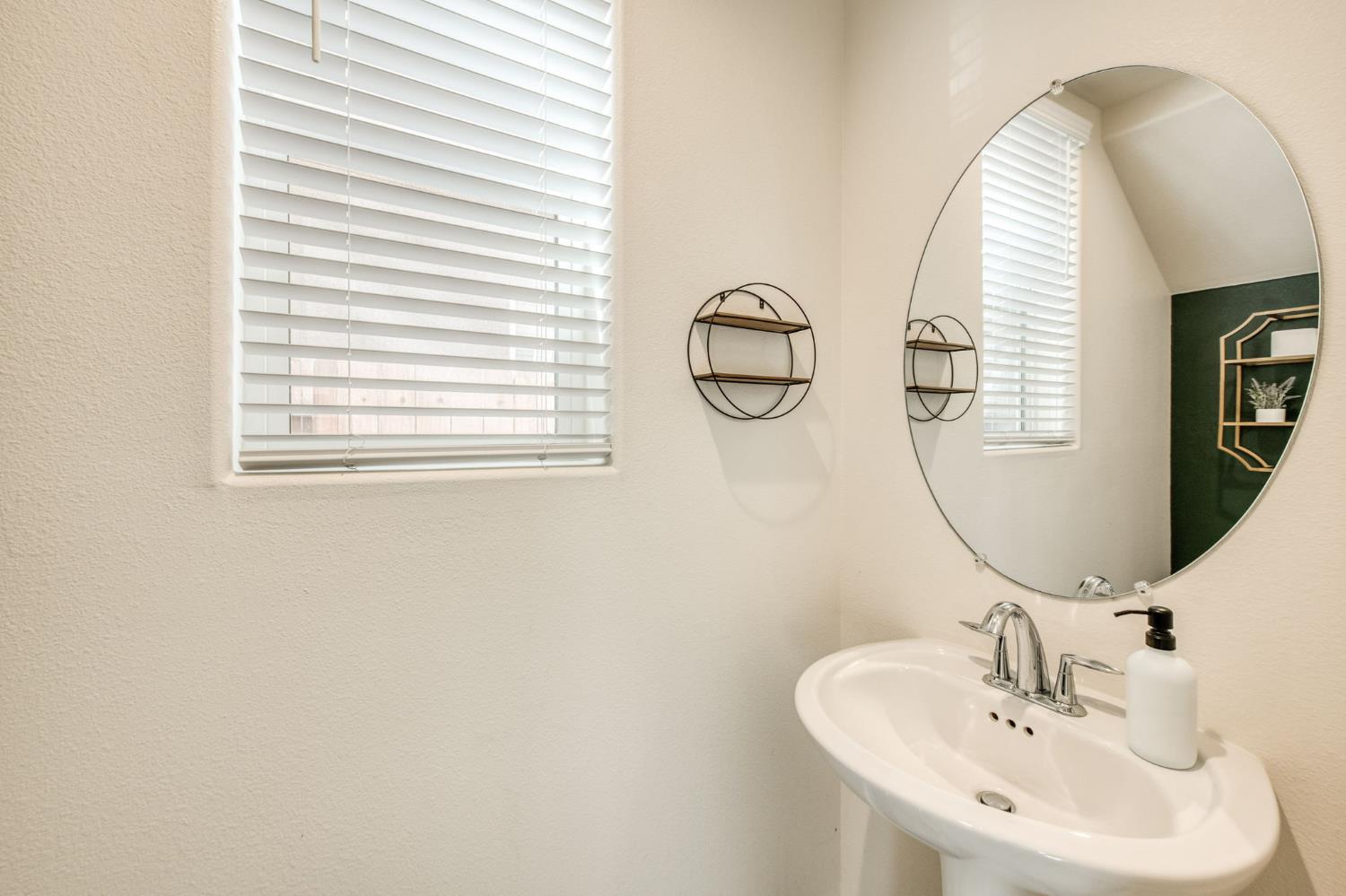 5438 W Santa Barbara Dr, Fresno, CA 93722