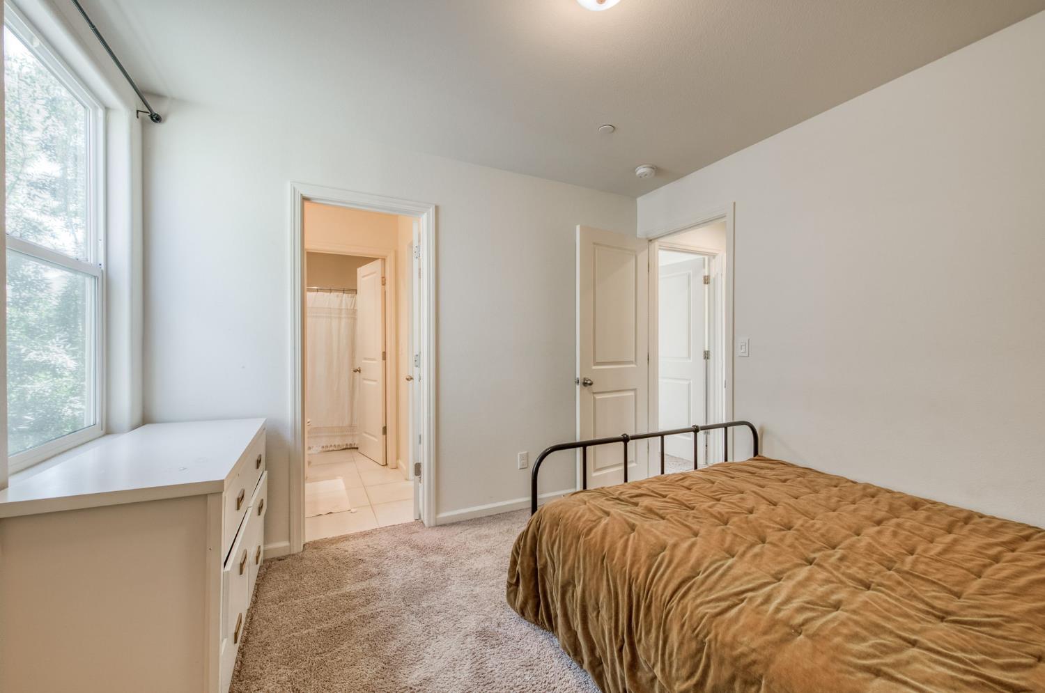 5438 W Santa Barbara Dr, Fresno, CA 93722