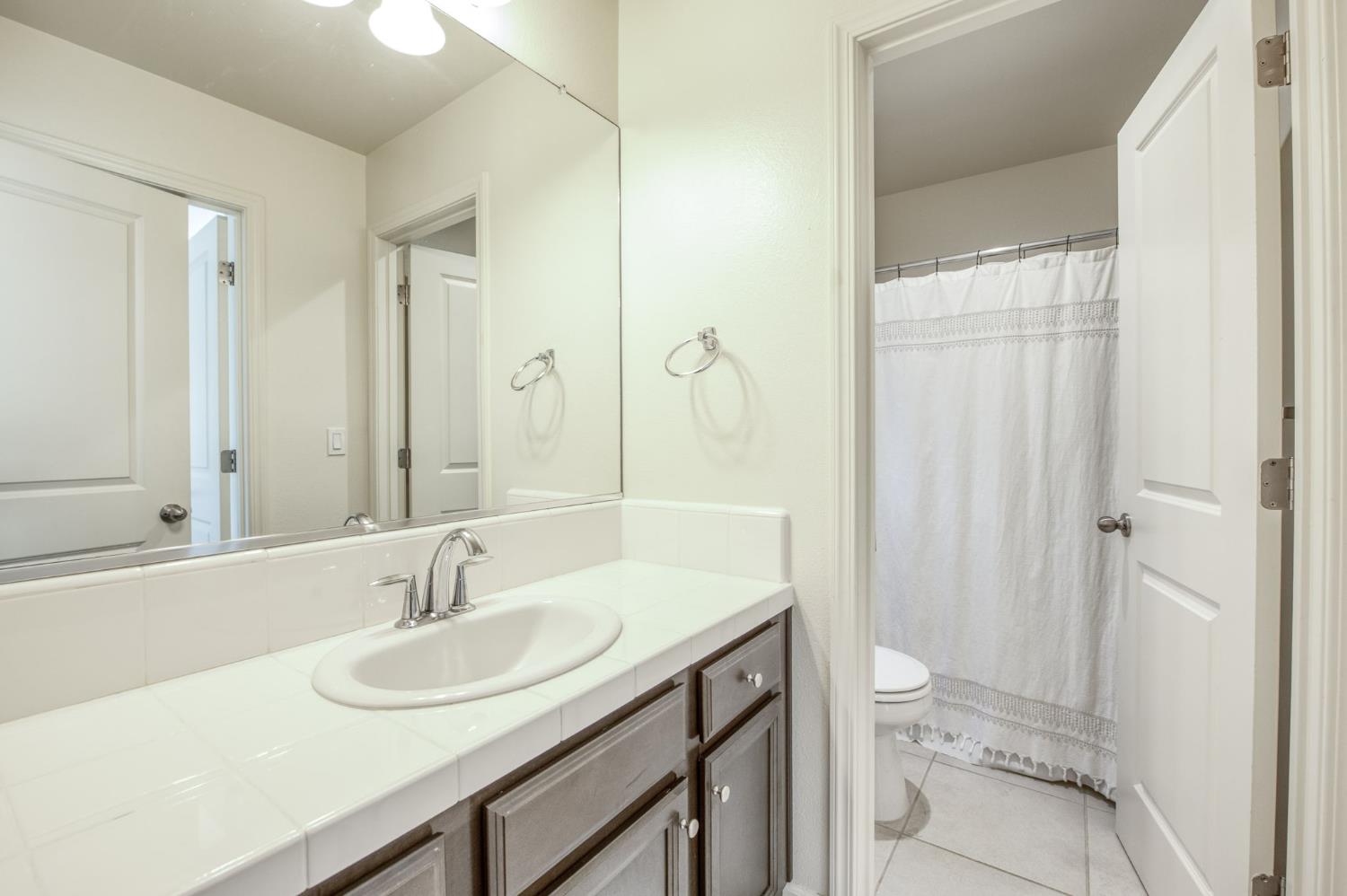 5438 W Santa Barbara Dr, Fresno, CA 93722