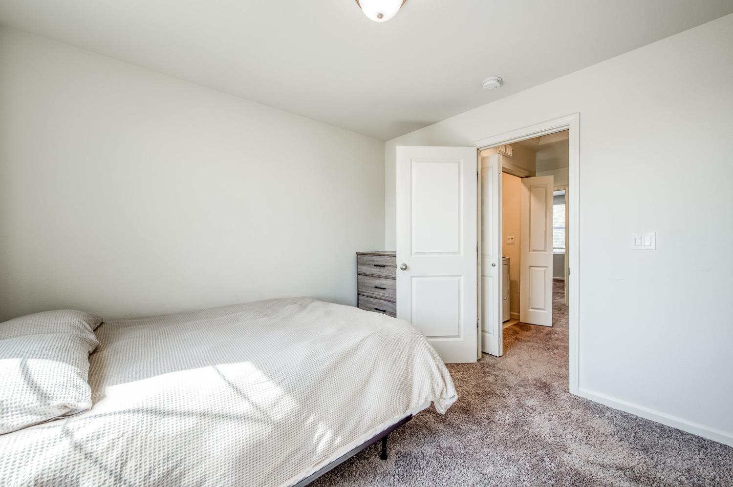 5438 W Santa Barbara Dr, Fresno, CA 93722