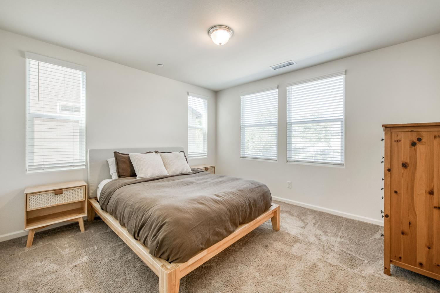 5438 W Santa Barbara Dr, Fresno, CA 93722