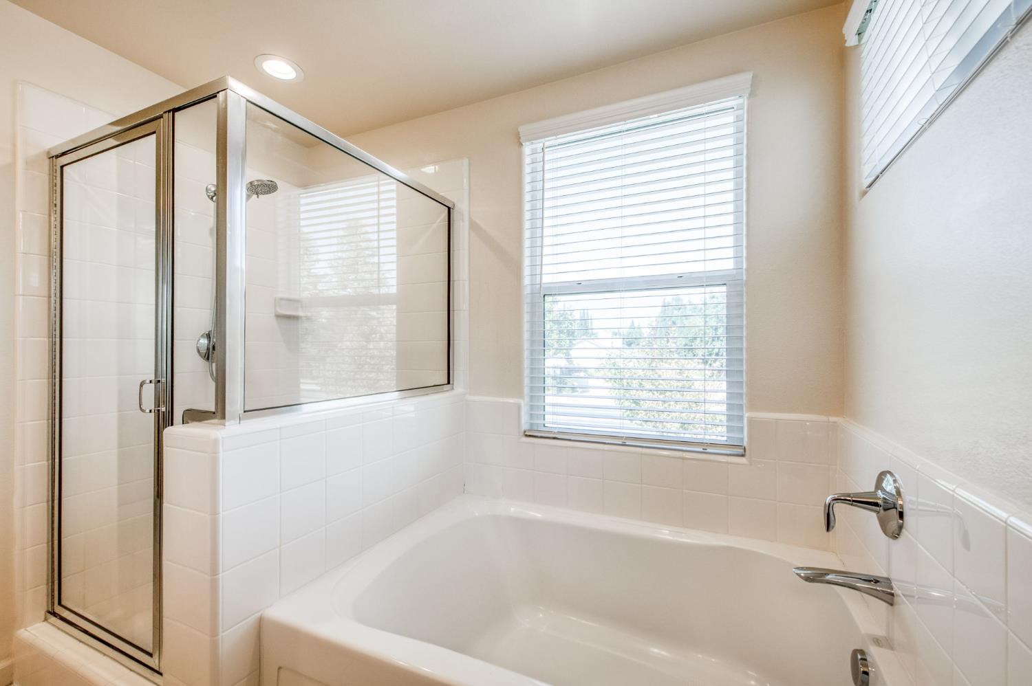 5438 W Santa Barbara Dr, Fresno, CA 93722