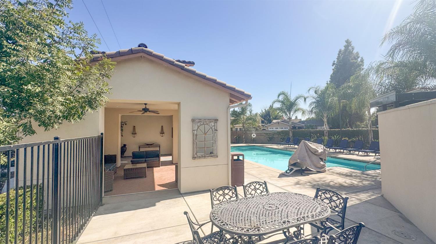 5438 W Santa Barbara Dr, Fresno, CA 93722