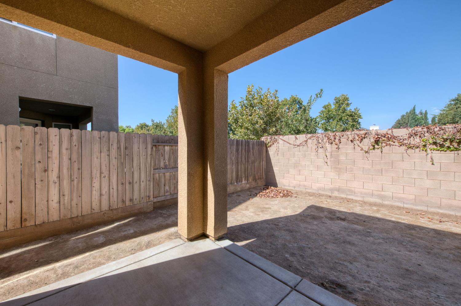 5438 W Santa Barbara Dr, Fresno, CA 93722