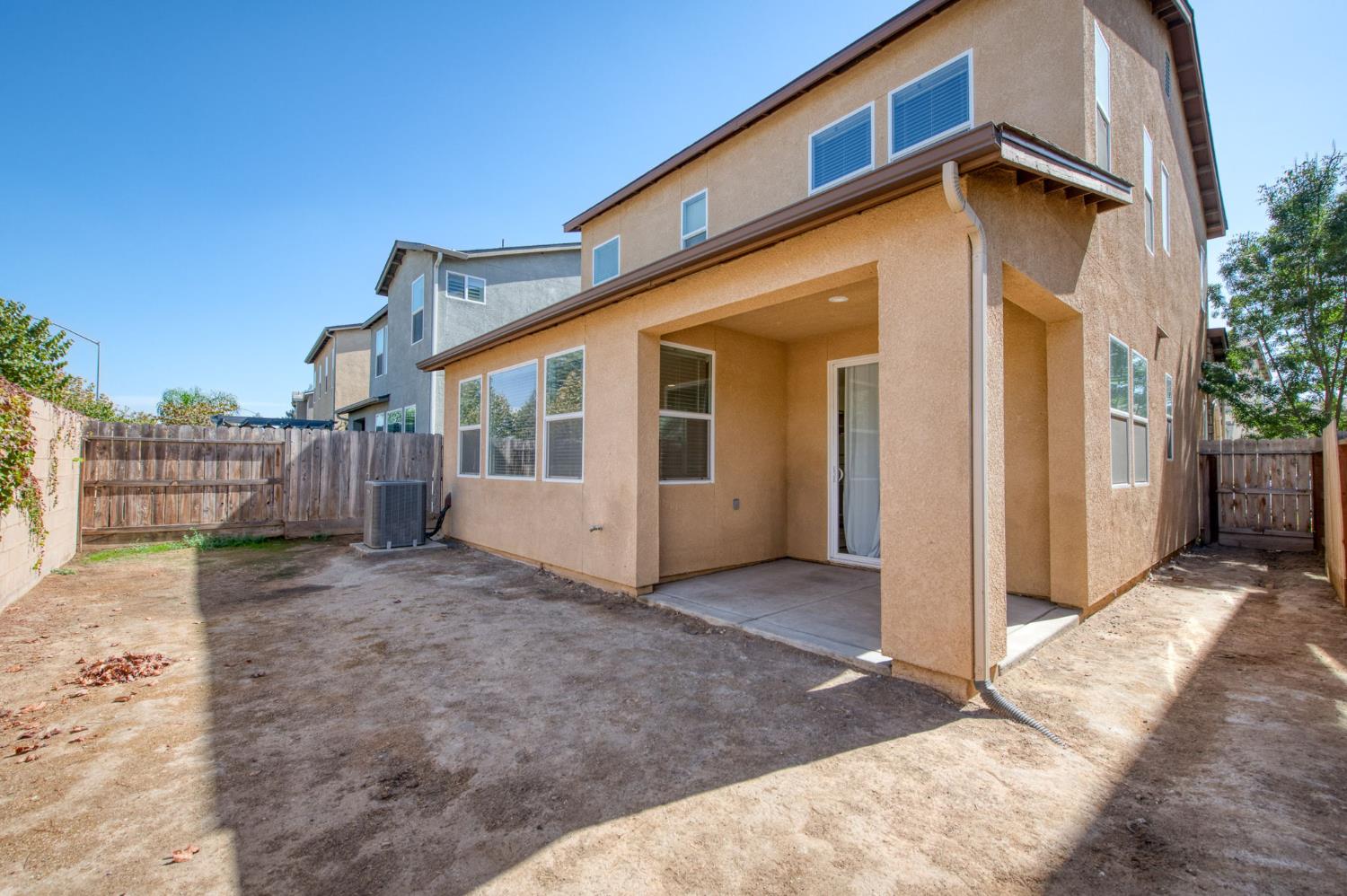 5438 W Santa Barbara Dr, Fresno, CA 93722