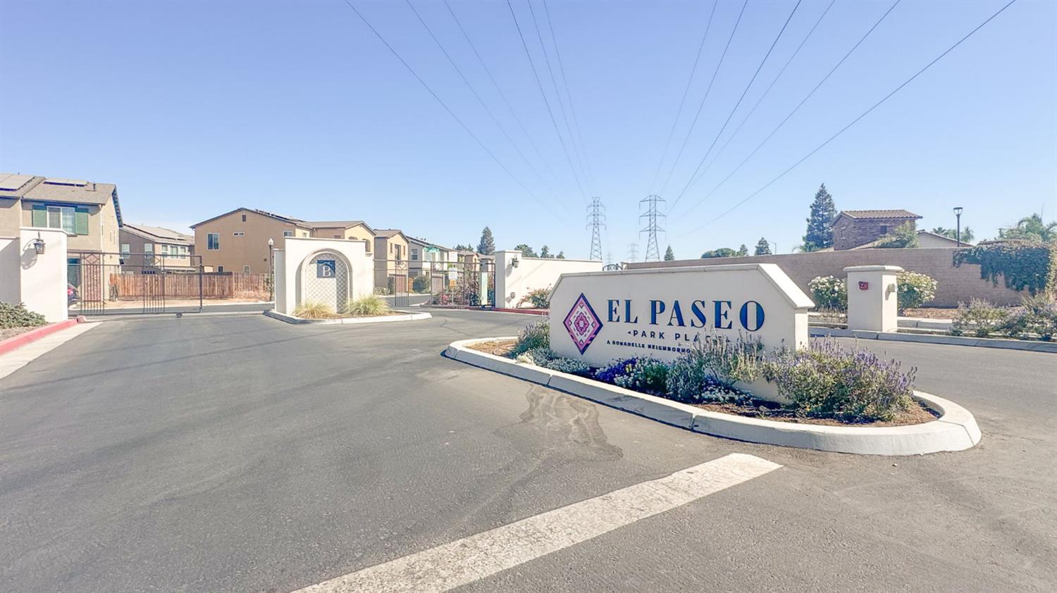 5438 W Santa Barbara Dr, Fresno, CA 93722
