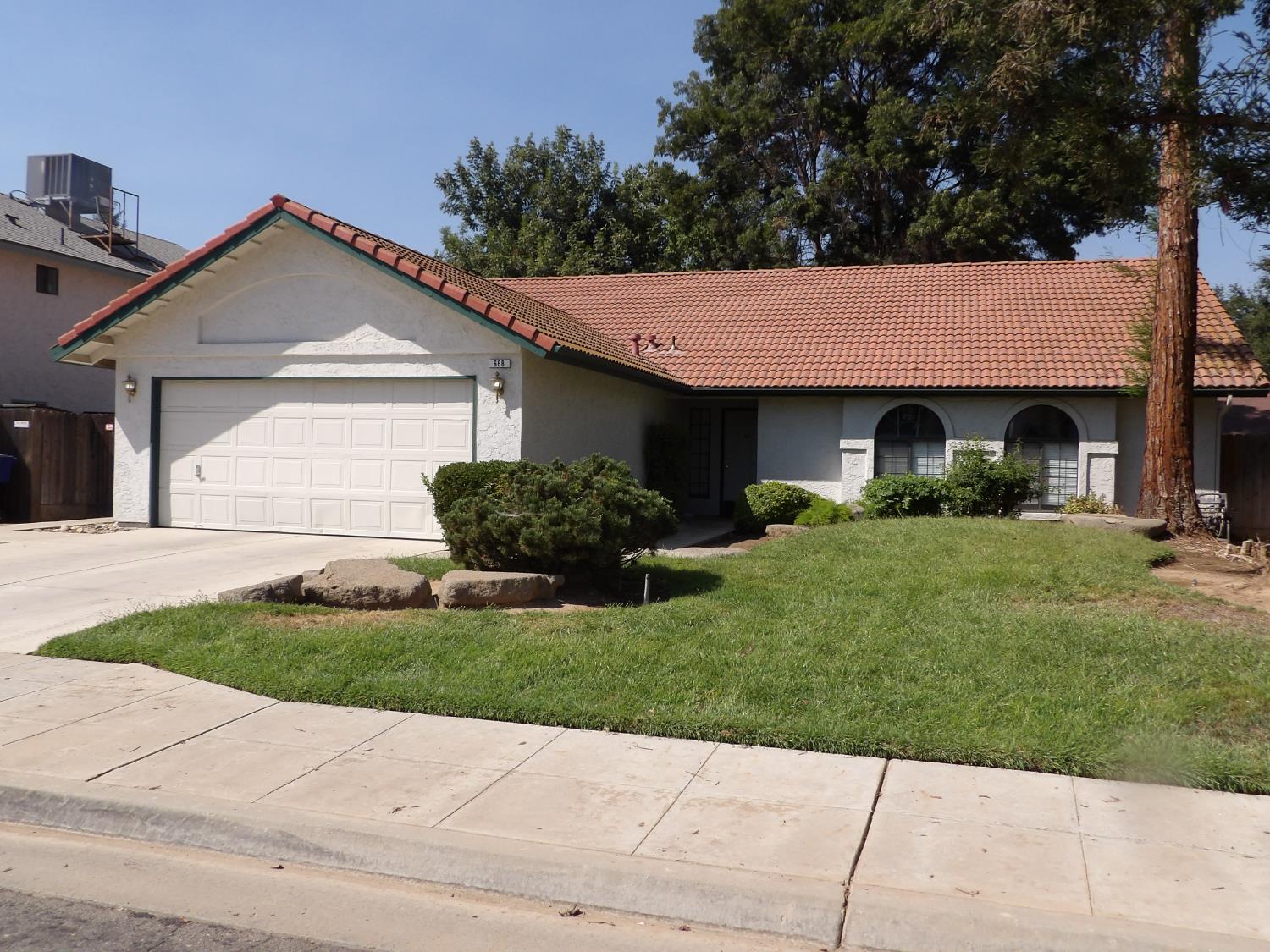668 N Bundy Ave, Fresno, CA 93611